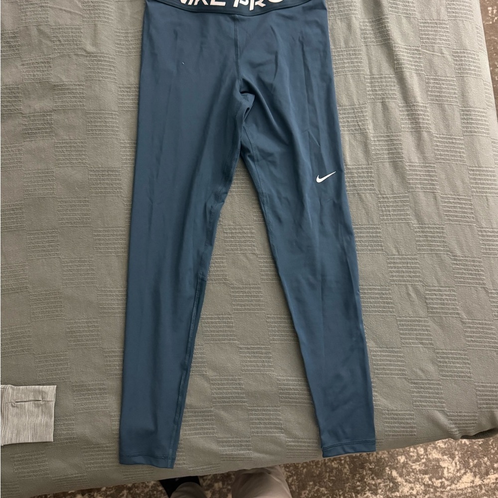 ✨NEW✨ Nike Pro Teal Athletic Leggings